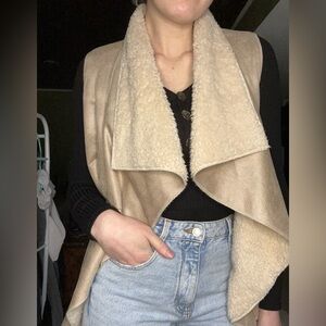 Akira Chicago Black Label Beige Faux Suede Fuzzy Vest Size S